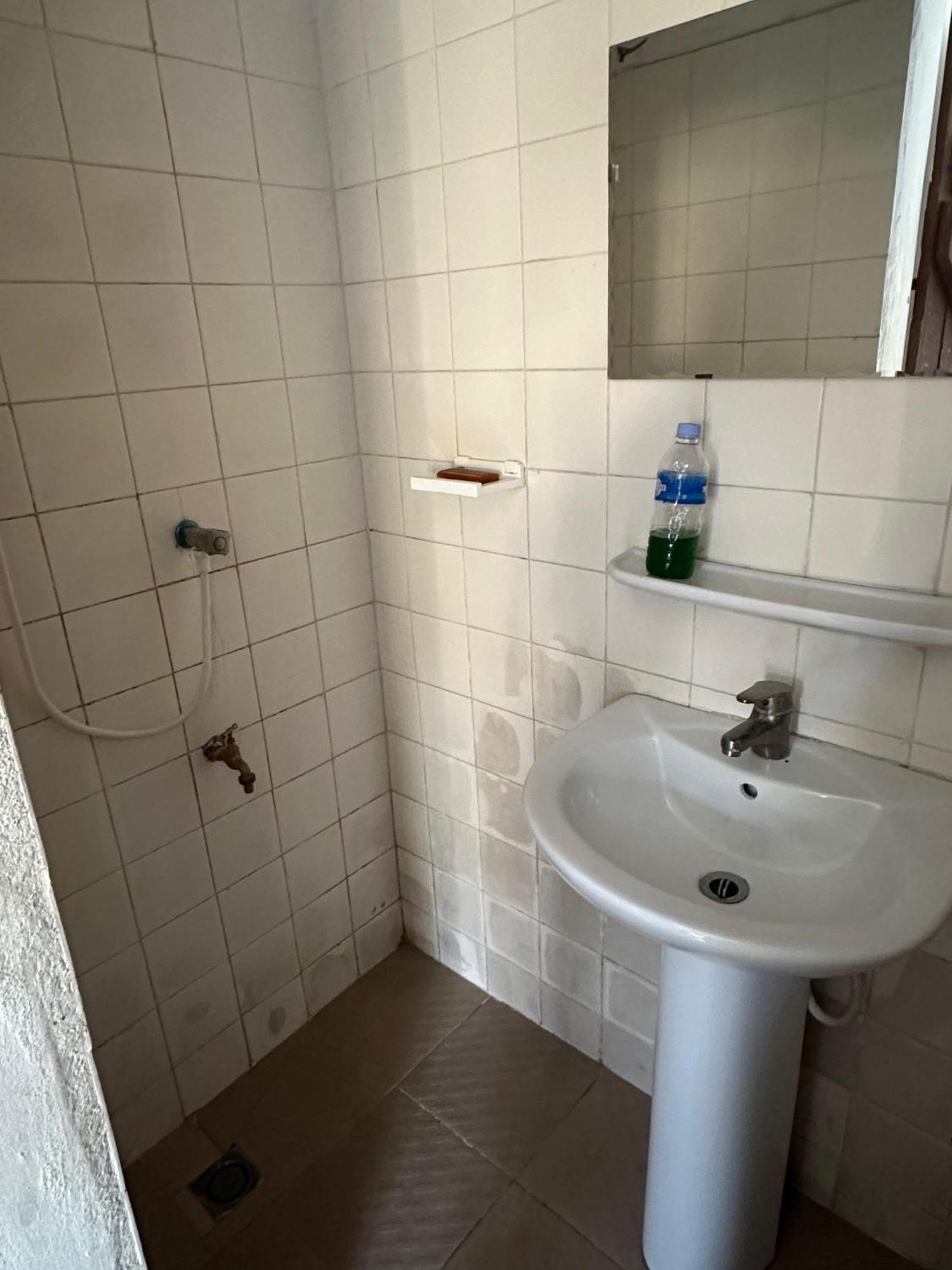 La Guesthouse Etoile كوتونو المظهر الخارجي الصورة