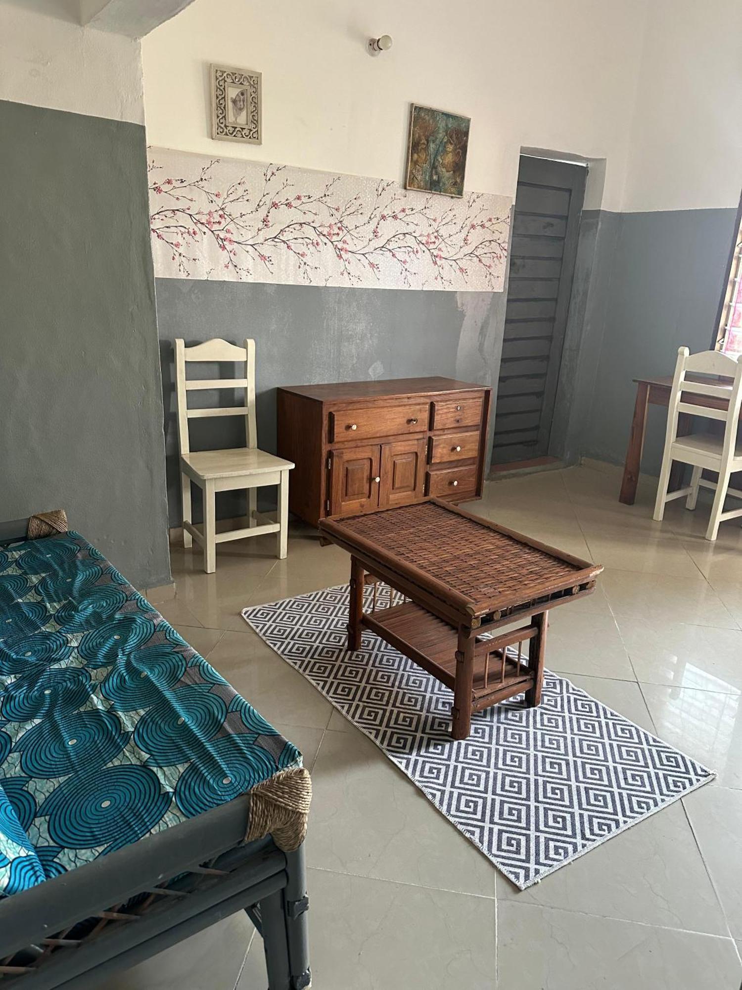 La Guesthouse Etoile كوتونو المظهر الخارجي الصورة