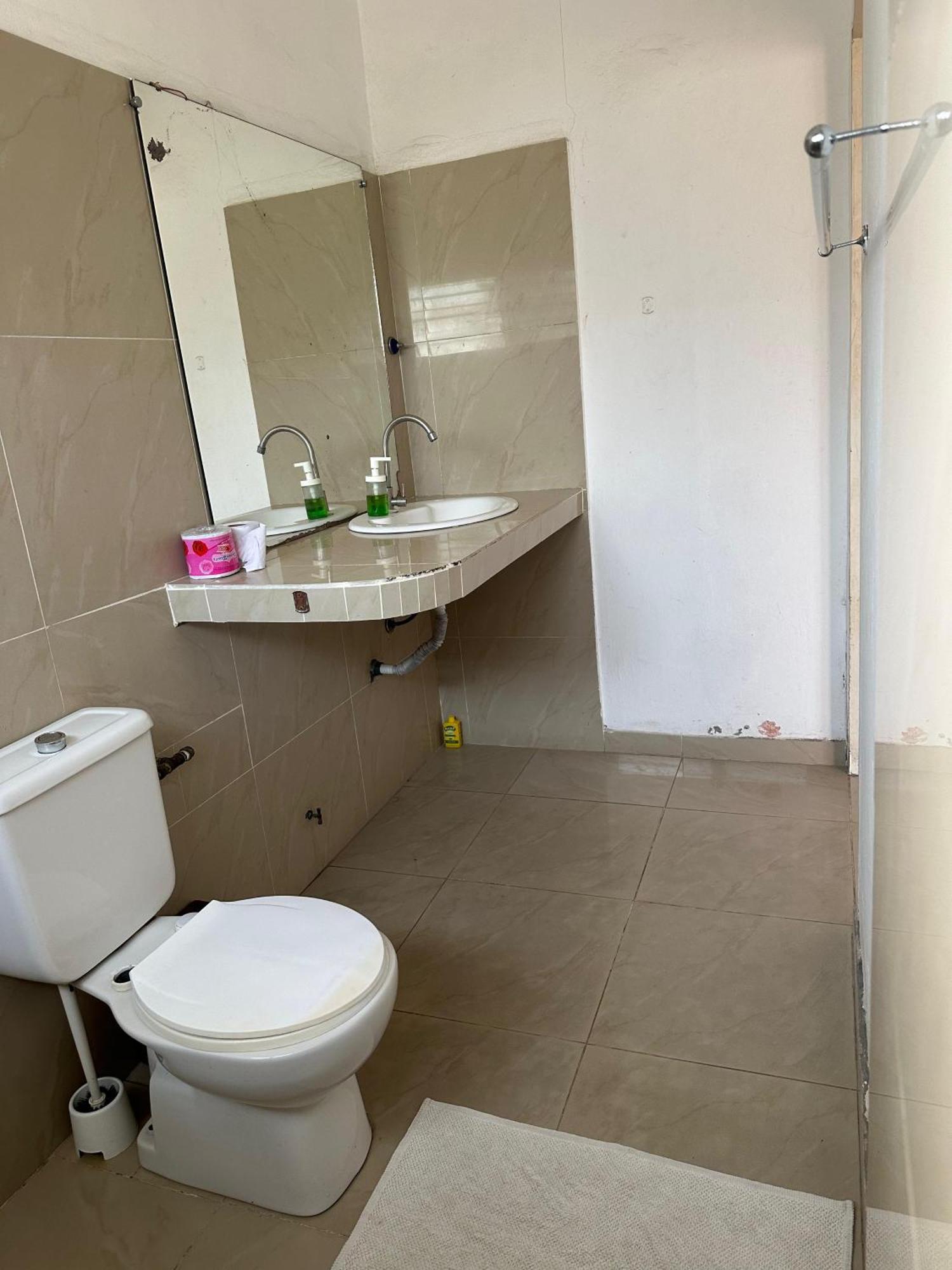 La Guesthouse Etoile كوتونو المظهر الخارجي الصورة